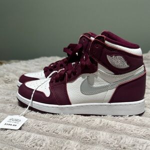 Jordan Retro One High Bordeaux size 5